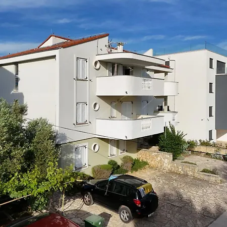 Mare 9 Cozy Two Bedroom With Garden Apartman *