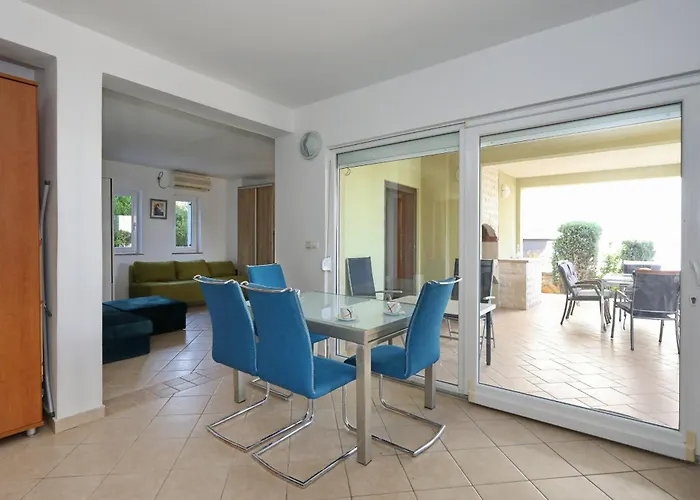 Apartman Mare 9 Cozy Two Bedroom With Garden