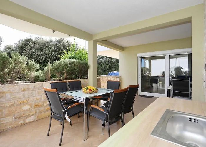 Apartman Mare 9 Cozy Two Bedroom With Garden