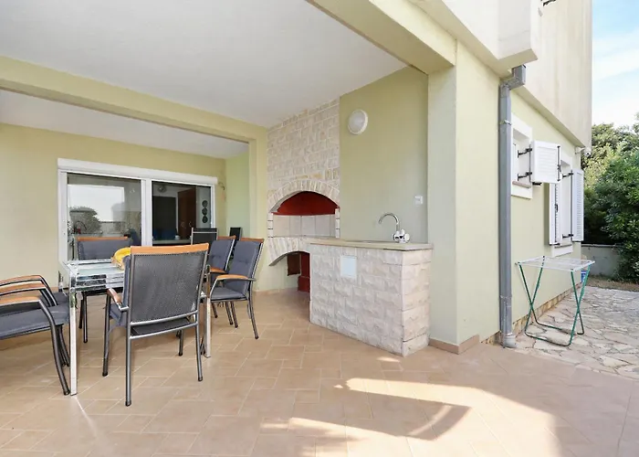 Apartman Mare 9 Cozy Two Bedroom With Garden *