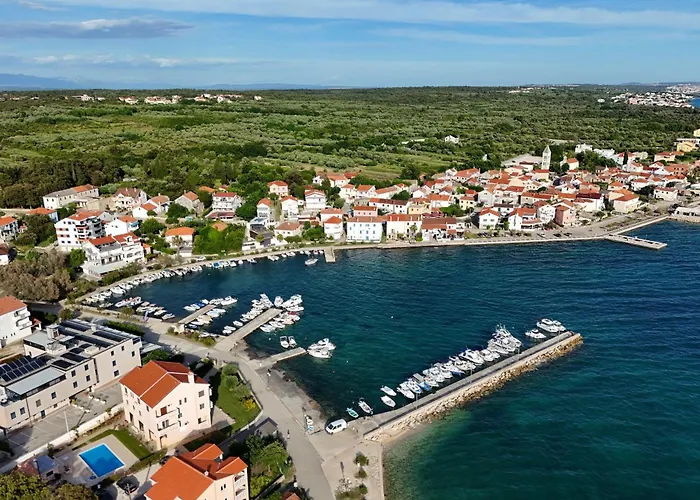Mare 9 Cozy Two Bedroom With Garden * Петрчане