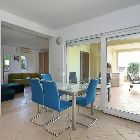 아파트 Mare 9 Cozy Two Bedroom With Garden