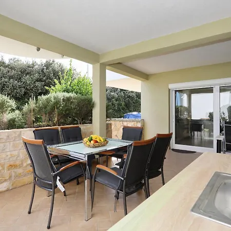 Apartment Mare 9 Cozy With Garden