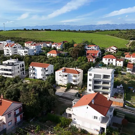 Mare 9 Cozy Two Bedroom With Garden