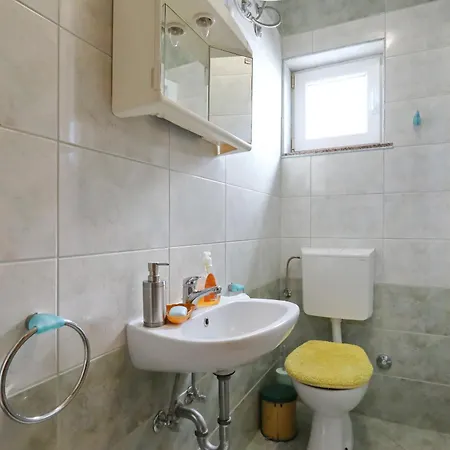 아파트 Mare 9 Cozy Two Bedroom With Garden