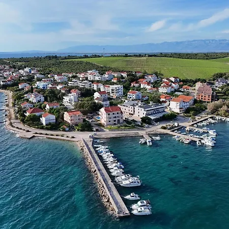 Mare 9 Cozy With Garden Petrčane