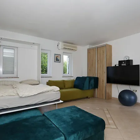 Mare 9 Cozy Two Bedroom With Garden