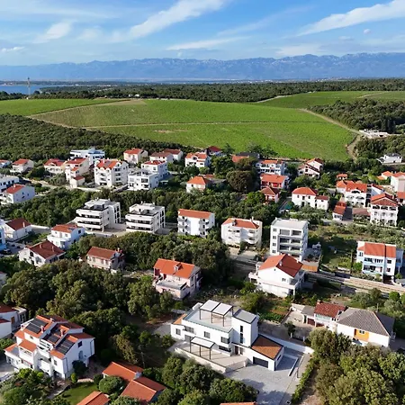 Mare 9 Cozy Two Bedroom With Garden 아파트 *