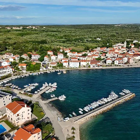 Mare 9 Cozy Two Bedroom With Garden * 돈제페트레케인