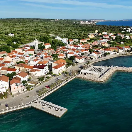 아파트 Mare 9 Cozy Two Bedroom With Garden