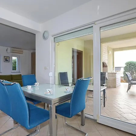 아파트 Mare 9 Cozy Two Bedroom With Garden