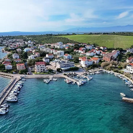 Mare 9 Cozy Two Bedroom With Garden 아파트