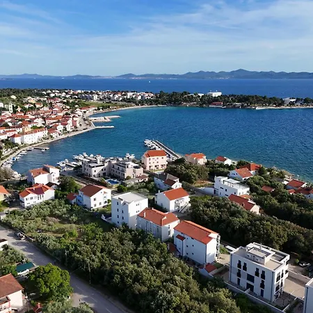 Mare 9 Cozy Two Bedroom With Garden 아파트 돈제페트레케인