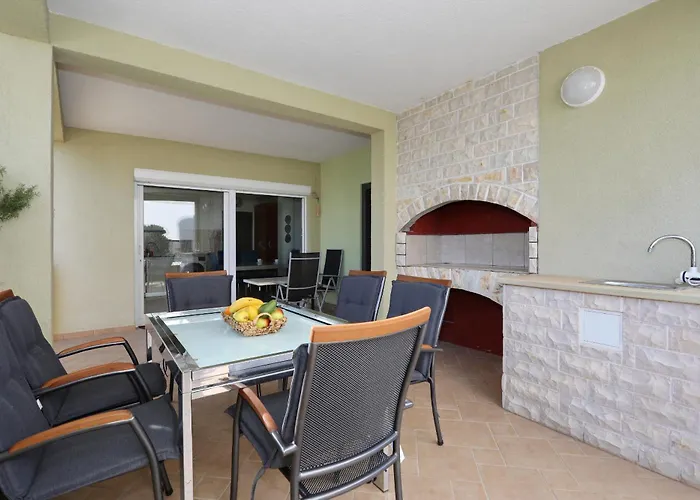 Mare 9 Cozy Two Bedroom With Garden * 돈제페트레케인