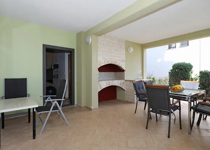 Mare 9 Cozy Two Bedroom With Garden 아파트 *