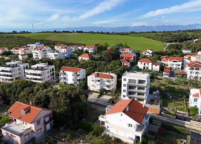 Mare 9 Cozy Two Bedroom With Garden