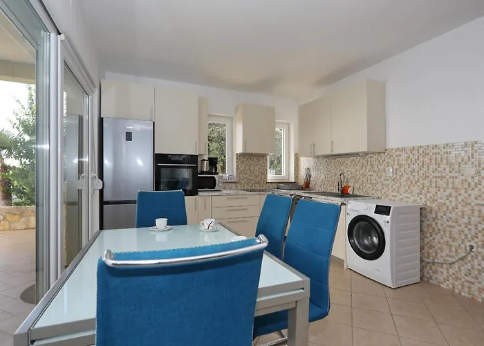 Mare 9 Cozy Two Bedroom With Garden 아파트 *