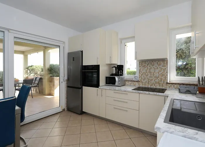 Lägenhet Mare 9 Cozy Two Bedroom With Garden *