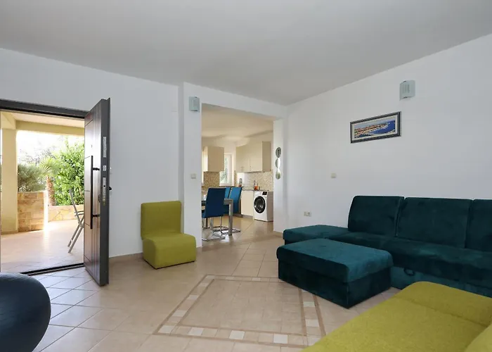 아파트 Mare 9 Cozy Two Bedroom With Garden 돈제페트레케인
