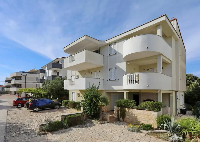 아파트 Mare 9 Cozy Two Bedroom With Garden *