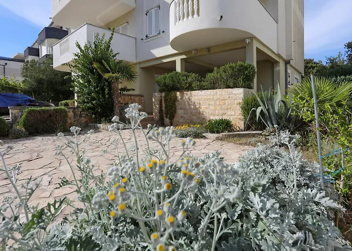 Mare 9 Cozy Two Bedroom With Garden 돈제페트레케인